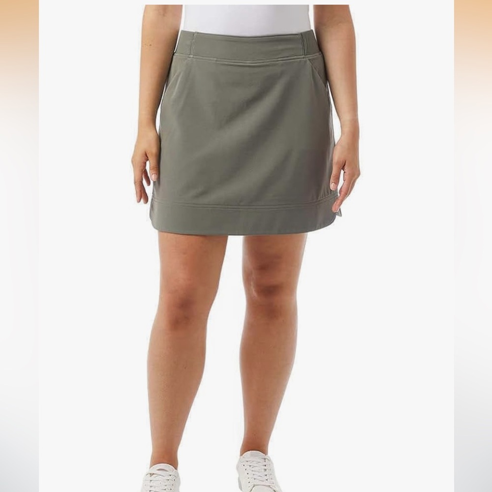 32 Degrees Women's pull on Olive Green Skort with pockets. Size Large